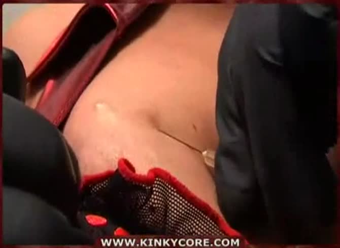 Video :Kinky lady hurting herself by puncturing her tits